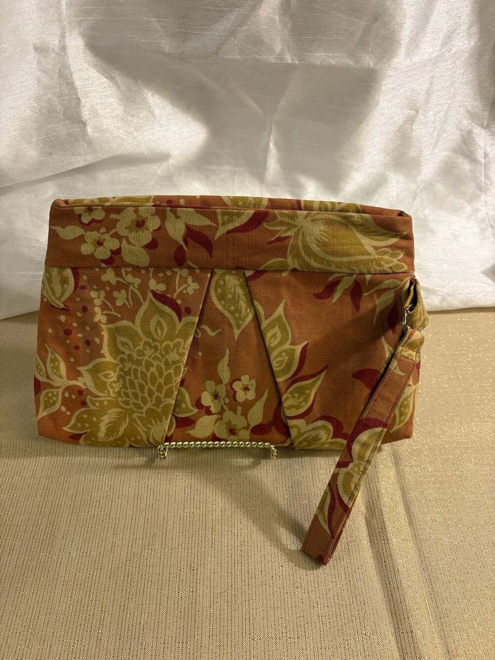 A Twisted Thread Floral Print Wristlet Clutch Bag